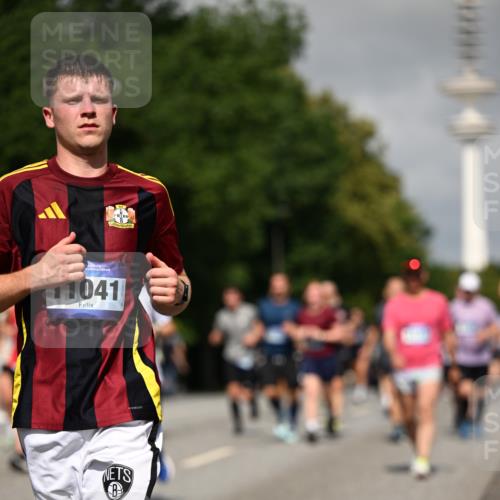 29.06.2025 - hella hamburg halbmarathon Dr. Thomas Lammeyer http://msf.ph/oto/8516239 29.06.2025 10:03:19 Kennedybrücke 1319, 1366, 1506, 1595, 1715, 1719, 1914, 2282, 2364, 2391, 2432, 2630, 2741, 2911, 4120, 4426, 4467, 4837, 4839, 5277, 5299, 5391, 5457, 5458, 5465, 5866, 6416, 7033, 7037, 7129, 7130, 7395, 7833, 8509, 8542, 8652, 8929, 9142, 9488, 9655, 9903, 9907, 9922, 10020, 10266, 10518, 10519, 11039, 11041, 11068 meine-sportfotos.de