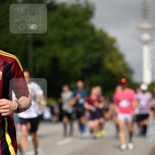29.06.2025 - hella hamburg halbmarathon Dr. Thomas Lammeyer http://msf.ph/oto/8516258 29.06.2025 10:03:19 Kennedybrücke 1319, 1366, 1506, 1595, 1715, 1719, 1914, 2282, 2364, 2391, 2432, 2630, 2741, 2911, 4120, 4426, 4467, 4837, 4839, 5277, 5299, 5391, 5457, 5458, 5465, 5866, 6416, 7033, 7037, 7129, 7130, 7395, 7833, 8509, 8542, 8652, 8929, 9142, 9488, 9655, 9903, 9907, 9922, 10020, 10266, 10518, 10519, 11039, 11041, 11068 meine-sportfotos.de