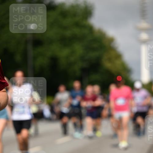 29.06.2025 - hella hamburg halbmarathon Dr. Thomas Lammeyer http://msf.ph/oto/8516266 29.06.2025 10:03:19 Kennedybrücke 1319, 1366, 1506, 1595, 1715, 1719, 1914, 2282, 2364, 2391, 2432, 2630, 2741, 2911, 4120, 4426, 4467, 4837, 4839, 5277, 5299, 5391, 5457, 5458, 5465, 5866, 6416, 7033, 7037, 7129, 7130, 7395, 7833, 8509, 8542, 8652, 8929, 9142, 9488, 9655, 9903, 9907, 9922, 10020, 10266, 10518, 10519, 11039, 11041, 11068 meine-sportfotos.de
