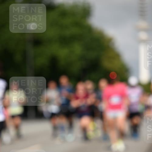 29.06.2025 - hella hamburg halbmarathon Dr. Thomas Lammeyer http://msf.ph/oto/8516288 29.06.2025 10:03:20 Kennedybrücke 1319, 1366, 1506, 1595, 1715, 1719, 1914, 2282, 2364, 2391, 2432, 2630, 2741, 2911, 4120, 4426, 4467, 4837, 5277, 5299, 5391, 5457, 5458, 5465, 5866, 6416, 7033, 7037, 7129, 7130, 7395, 7833, 8509, 8542, 8652, 8929, 9142, 9488, 9655, 9903, 9907, 9922, 10020, 10266, 10518, 10519, 11039, 11041, 11068 meine-sportfotos.de
