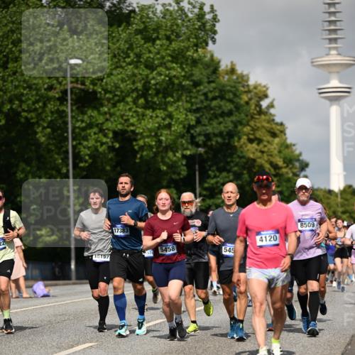 29.06.2025 - hella hamburg halbmarathon Dr. Thomas Lammeyer http://msf.ph/oto/8516317 29.06.2025 10:03:21 Kennedybrücke 1319, 1366, 1506, 1595, 1715, 1719, 1914, 2282, 2364, 2391, 2432, 2630, 2741, 2911, 4120, 4426, 4467, 4837, 5277, 5299, 5391, 5457, 5458, 5465, 5866, 6416, 7033, 7037, 7129, 7130, 7395, 7833, 8509, 8542, 8652, 8929, 9142, 9488, 9655, 9903, 9907, 9922, 10020, 10518, 10519, 11039, 11041, 11068 meine-sportfotos.de