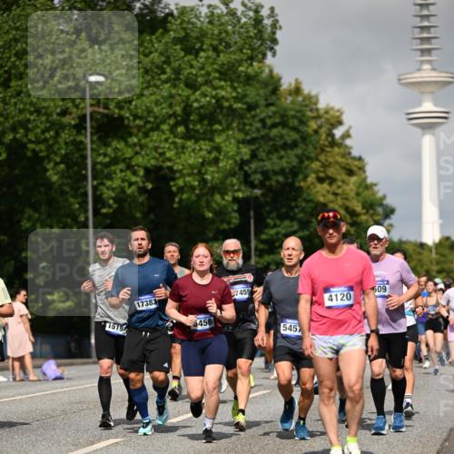 29.06.2025 - hella hamburg halbmarathon Dr. Thomas Lammeyer http://msf.ph/oto/8516329 29.06.2025 10:03:21 Kennedybrücke 1319, 1366, 1506, 1595, 1715, 1719, 1914, 2282, 2364, 2391, 2432, 2630, 2741, 2911, 4120, 4426, 4467, 4837, 5277, 5299, 5391, 5457, 5458, 5465, 5866, 6416, 7033, 7037, 7129, 7130, 7395, 7833, 8509, 8542, 8652, 8929, 9142, 9488, 9655, 9903, 9907, 9922, 10020, 10518, 10519, 11039, 11041, 11068 meine-sportfotos.de
