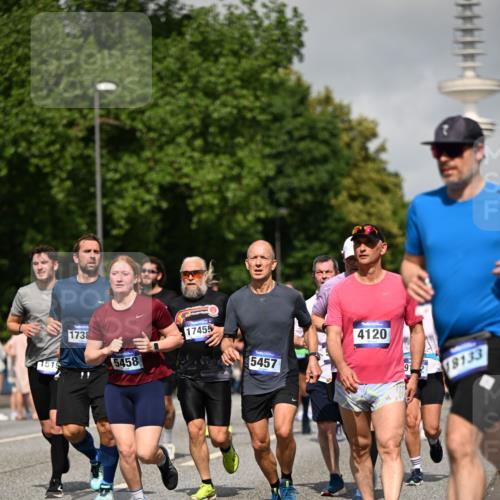29.06.2025 - hella hamburg halbmarathon Dr. Thomas Lammeyer http://msf.ph/oto/8516366 29.06.2025 10:03:22 Kennedybrücke 1319, 1366, 1506, 1595, 1715, 1719, 1914, 2282, 2364, 2391, 2432, 2630, 2741, 2911, 3668, 4120, 4426, 4467, 4837, 5277, 5299, 5391, 5457, 5458, 5465, 5866, 6416, 7033, 7037, 7129, 7130, 7395, 7833, 8509, 8542, 8652, 8929, 9142, 9488, 9655, 9903, 9907, 9922, 9984, 10020, 10518, 10519, 11039, 11041, 11068 meine-sportfotos.de