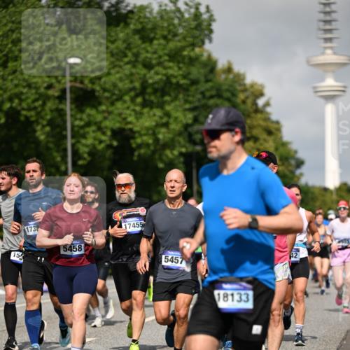 29.06.2025 - hella hamburg halbmarathon Dr. Thomas Lammeyer http://msf.ph/oto/8516373 29.06.2025 10:03:23 Kennedybrücke 1319, 1366, 1506, 1595, 1715, 1719, 1914, 2282, 2364, 2391, 2432, 2630, 2741, 2911, 3668, 4120, 4426, 4467, 4837, 5277, 5299, 5457, 5458, 5465, 5866, 6416, 7033, 7037, 7129, 7130, 7395, 7833, 8509, 8542, 8652, 8929, 9142, 9488, 9655, 9903, 9907, 9922, 9984, 10020, 10518, 10519, 11039, 11041 meine-sportfotos.de