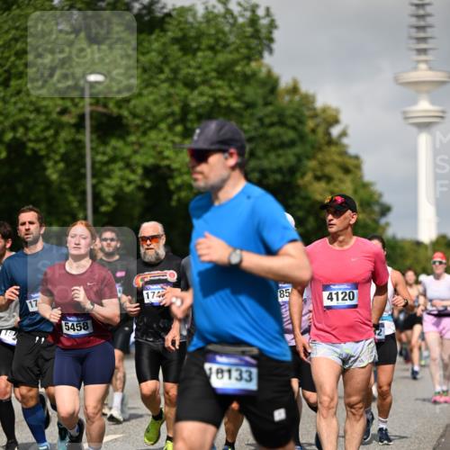 29.06.2025 - hella hamburg halbmarathon Dr. Thomas Lammeyer http://msf.ph/oto/8516378 29.06.2025 10:03:23 Kennedybrücke 1319, 1366, 1506, 1595, 1715, 1719, 1914, 2282, 2364, 2391, 2432, 2630, 2741, 2911, 3668, 4120, 4426, 4467, 4837, 5277, 5299, 5457, 5458, 5465, 5866, 6416, 7033, 7037, 7129, 7130, 7395, 7833, 8509, 8542, 8652, 8929, 9142, 9488, 9655, 9903, 9907, 9922, 9984, 10020, 10518, 10519, 11039, 11041 meine-sportfotos.de