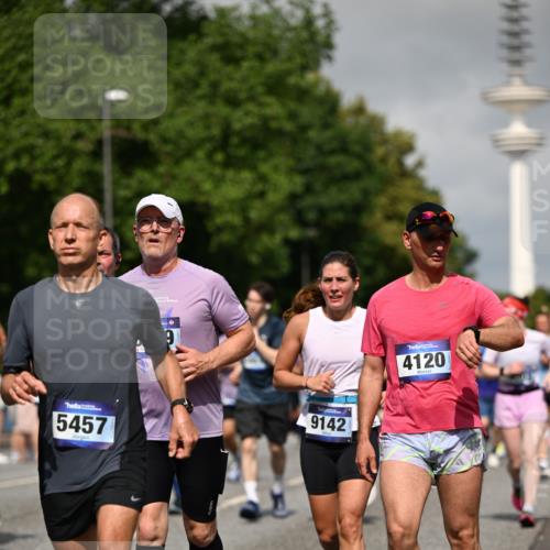 29.06.2025 - hella hamburg halbmarathon Dr. Thomas Lammeyer http://msf.ph/oto/8516439 29.06.2025 10:03:25 Kennedybrücke 1319, 1366, 1506, 1595, 1715, 1719, 1914, 2282, 2364, 2391, 2432, 2630, 3668, 3836, 4120, 4426, 4467, 4837, 5277, 5299, 5457, 5458, 5465, 5866, 6416, 7033, 7037, 7129, 7130, 7395, 7547, 7833, 8509, 8542, 8652, 8929, 9142, 9488, 9903, 9907, 9922, 9984, 10020, 10518, 10519, 11039, 11041 meine-sportfotos.de