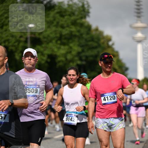 29.06.2025 - hella hamburg halbmarathon Dr. Thomas Lammeyer http://msf.ph/oto/8516455 29.06.2025 10:03:25 Kennedybrücke 1319, 1366, 1506, 1595, 1715, 1719, 1914, 2282, 2364, 2391, 2432, 2630, 3668, 3836, 4120, 4426, 4467, 4837, 5277, 5299, 5457, 5458, 5465, 5866, 6416, 7033, 7037, 7129, 7130, 7395, 7547, 7833, 8509, 8542, 8652, 8929, 9142, 9488, 9903, 9907, 9922, 9984, 10020, 10518, 10519, 11039, 11041 meine-sportfotos.de