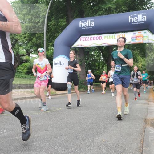 29.06.2025 - hella hamburg halbmarathon KatJ http://msf.ph/oto/8516478 29.06.2025 10:47:29 Zwischen KM18-KM19 1364, 1420, 2391, 4592, 5839, 6201, 6487, 7759, 8191, 8662 meine-sportfotos.de