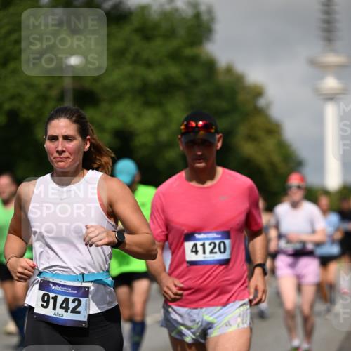 29.06.2025 - hella hamburg halbmarathon Dr. Thomas Lammeyer http://msf.ph/oto/8516497 29.06.2025 10:03:26 Kennedybrücke 1319, 1366, 1506, 1595, 1914, 2282, 2364, 2391, 2432, 2630, 3668, 3836, 4120, 4426, 4467, 4837, 5277, 5299, 5457, 5458, 5465, 5866, 6416, 7033, 7037, 7129, 7130, 7395, 7547, 7833, 8509, 8542, 8652, 8929, 9142, 9488, 9903, 9907, 9922, 9984, 10020, 10518, 10519, 11039, 11041 meine-sportfotos.de