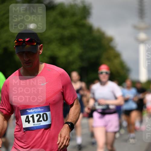 29.06.2025 - hella hamburg halbmarathon Dr. Thomas Lammeyer http://msf.ph/oto/8516573 29.06.2025 10:03:28 Kennedybrücke 1319, 1366, 1506, 1595, 1914, 1955, 2282, 2364, 2391, 2432, 2630, 3279, 3668, 3836, 4120, 4426, 4467, 4837, 5277, 5299, 5457, 5458, 5465, 5866, 6416, 7033, 7037, 7395, 7547, 7833, 8330, 8509, 8542, 8652, 8929, 9142, 9488, 9903, 9907, 9922, 9984, 10020, 10518, 10519, 11039, 11041 meine-sportfotos.de