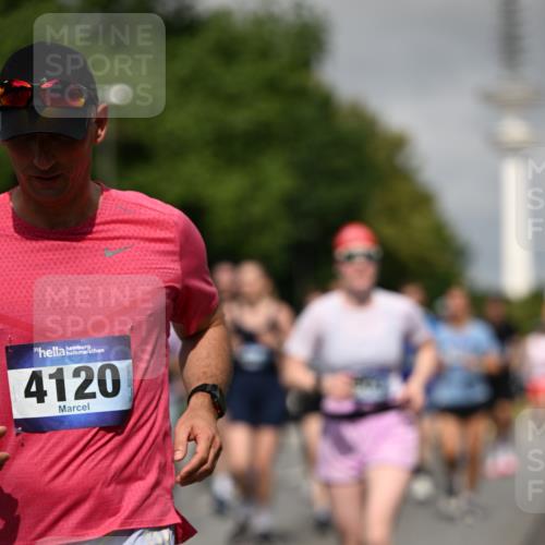 29.06.2025 - hella hamburg halbmarathon Dr. Thomas Lammeyer http://msf.ph/oto/8516588 29.06.2025 10:03:28 Kennedybrücke 1319, 1366, 1506, 1595, 1914, 1955, 2282, 2364, 2391, 2432, 2630, 3279, 3668, 3836, 4120, 4426, 4467, 4837, 5277, 5299, 5457, 5458, 5465, 5866, 6416, 7033, 7037, 7395, 7547, 7833, 8330, 8509, 8542, 8652, 8929, 9142, 9488, 9903, 9907, 9922, 9984, 10020, 10518, 10519, 11039, 11041 meine-sportfotos.de