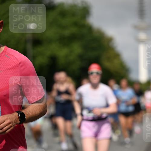 29.06.2025 - hella hamburg halbmarathon Dr. Thomas Lammeyer http://msf.ph/oto/8516599 29.06.2025 10:03:28 Kennedybrücke 1319, 1366, 1506, 1595, 1914, 1955, 2282, 2364, 2391, 2432, 2630, 3279, 3668, 3836, 4120, 4426, 4467, 4837, 5277, 5299, 5457, 5458, 5465, 5866, 6416, 7033, 7037, 7395, 7547, 7833, 8330, 8509, 8542, 8652, 8929, 9142, 9488, 9903, 9907, 9922, 9984, 10020, 10518, 10519, 11039, 11041 meine-sportfotos.de
