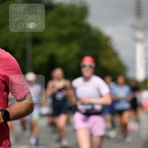 29.06.2025 - hella hamburg halbmarathon Dr. Thomas Lammeyer http://msf.ph/oto/8516606 29.06.2025 10:03:28 Kennedybrücke 1319, 1366, 1506, 1595, 1914, 1955, 2282, 2364, 2391, 2432, 2630, 3279, 3668, 3836, 4120, 4426, 4467, 4837, 5277, 5299, 5457, 5458, 5465, 5866, 6416, 7033, 7037, 7395, 7547, 7833, 8330, 8509, 8542, 8652, 8929, 9142, 9488, 9903, 9907, 9922, 9984, 10020, 10518, 10519, 11039, 11041 meine-sportfotos.de