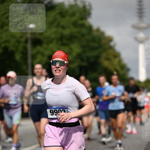 29.06.2025 - hella hamburg halbmarathon Dr. Thomas Lammeyer http://msf.ph/oto/8516630 29.06.2025 10:03:29 Kennedybrücke 1319, 1595, 1914, 1955, 2282, 2364, 2391, 2432, 2630, 2910, 3279, 3668, 3836, 4120, 4426, 4467, 4837, 5277, 5299, 5457, 5458, 5465, 6416, 7033, 7037, 7395, 7547, 7833, 8330, 8509, 8542, 8652, 8929, 9142, 9488, 9903, 9907, 9922, 9984, 10020, 10518, 10519, 11039, 11041 meine-sportfotos.de