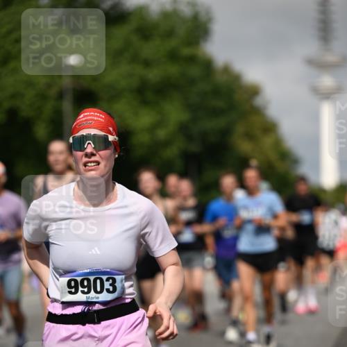 29.06.2025 - hella hamburg halbmarathon Dr. Thomas Lammeyer http://msf.ph/oto/8516649 29.06.2025 10:03:30 Kennedybrücke 1319, 1595, 1834, 1914, 1955, 2282, 2364, 2391, 2432, 2630, 2910, 3279, 3668, 3836, 4120, 4426, 4837, 5015, 5277, 5299, 5457, 5458, 5465, 6416, 6587, 7033, 7037, 7395, 7547, 7833, 8330, 8509, 8542, 8652, 8929, 9142, 9488, 9903, 9907, 9922, 9984, 10020, 10518, 10519, 11039, 11041 meine-sportfotos.de