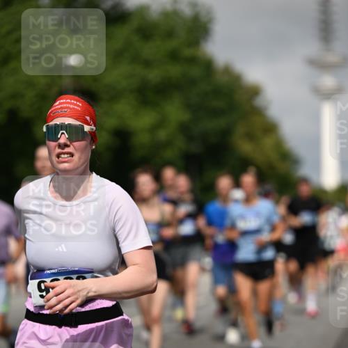 29.06.2025 - hella hamburg halbmarathon Dr. Thomas Lammeyer http://msf.ph/oto/8516656 29.06.2025 10:03:30 Kennedybrücke 1319, 1595, 1834, 1914, 1955, 2282, 2364, 2391, 2432, 2630, 2910, 3279, 3668, 3836, 4120, 4426, 4837, 5015, 5277, 5299, 5457, 5458, 5465, 6416, 6587, 7033, 7037, 7395, 7547, 7833, 8330, 8509, 8542, 8652, 8929, 9142, 9488, 9903, 9907, 9922, 9984, 10020, 10518, 10519, 11039, 11041 meine-sportfotos.de