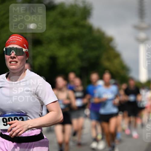 29.06.2025 - hella hamburg halbmarathon Dr. Thomas Lammeyer http://msf.ph/oto/8516665 29.06.2025 10:03:30 Kennedybrücke 1319, 1595, 1834, 1914, 1955, 2282, 2364, 2391, 2432, 2630, 2910, 3279, 3668, 3836, 4120, 4426, 4837, 5015, 5277, 5299, 5457, 5458, 5465, 6416, 6587, 7033, 7037, 7395, 7547, 7833, 8330, 8509, 8542, 8652, 8929, 9142, 9488, 9903, 9907, 9922, 9984, 10020, 10518, 10519, 11039, 11041 meine-sportfotos.de