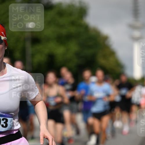 29.06.2025 - hella hamburg halbmarathon Dr. Thomas Lammeyer http://msf.ph/oto/8516677 29.06.2025 10:03:30 Kennedybrücke 1319, 1595, 1834, 1914, 1955, 2282, 2364, 2391, 2432, 2630, 2910, 3279, 3668, 3836, 4120, 4426, 4837, 5015, 5277, 5299, 5457, 5458, 5465, 6416, 6587, 7033, 7037, 7395, 7547, 7833, 8330, 8509, 8542, 8652, 8929, 9142, 9488, 9903, 9907, 9922, 9984, 10020, 10518, 10519, 11039, 11041 meine-sportfotos.de