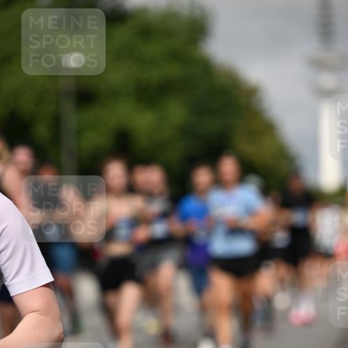 29.06.2025 - hella hamburg halbmarathon Dr. Thomas Lammeyer http://msf.ph/oto/8516681 29.06.2025 10:03:30 Kennedybrücke 1319, 1595, 1834, 1914, 1955, 2282, 2364, 2391, 2432, 2630, 2910, 3279, 3668, 3836, 4120, 4426, 4837, 5015, 5277, 5299, 5457, 5458, 5465, 6416, 6587, 7033, 7037, 7395, 7547, 7833, 8330, 8509, 8542, 8652, 8929, 9142, 9488, 9903, 9907, 9922, 9984, 10020, 10518, 10519, 11039, 11041 meine-sportfotos.de