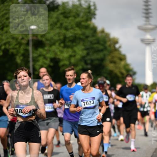 29.06.2025 - hella hamburg halbmarathon Dr. Thomas Lammeyer http://msf.ph/oto/8516703 29.06.2025 10:03:31 Kennedybrücke 1319, 1595, 1642, 1834, 1914, 1955, 2282, 2364, 2391, 2432, 2630, 2910, 3279, 3668, 3836, 4120, 4426, 4837, 5015, 5134, 5277, 5299, 5420, 5457, 5458, 5465, 6416, 6587, 7033, 7037, 7547, 7833, 8285, 8330, 8509, 8542, 8652, 8929, 9142, 9488, 9903, 9907, 9922, 9984, 10020, 10518, 10519, 11039 meine-sportfotos.de