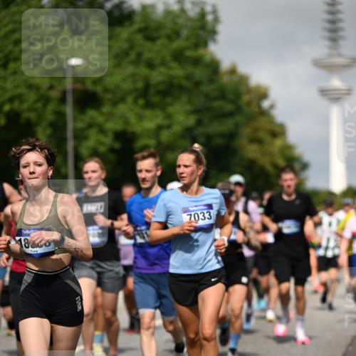 29.06.2025 - hella hamburg halbmarathon Dr. Thomas Lammeyer http://msf.ph/oto/8516707 29.06.2025 10:03:31 Kennedybrücke 1319, 1595, 1642, 1834, 1914, 1955, 2282, 2364, 2391, 2432, 2630, 2910, 3279, 3668, 3836, 4120, 4426, 4837, 5015, 5134, 5277, 5299, 5420, 5457, 5458, 5465, 6416, 6587, 7033, 7037, 7547, 7833, 8285, 8330, 8509, 8542, 8652, 8929, 9142, 9488, 9903, 9907, 9922, 9984, 10020, 10518, 10519, 11039 meine-sportfotos.de