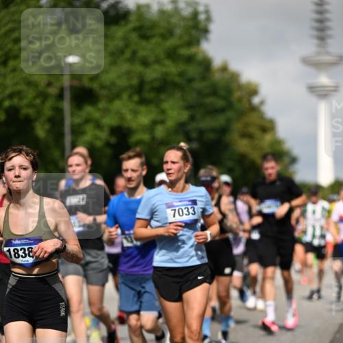 29.06.2025 - hella hamburg halbmarathon Dr. Thomas Lammeyer http://msf.ph/oto/8516711 29.06.2025 10:03:31 Kennedybrücke 1319, 1595, 1642, 1834, 1914, 1955, 2282, 2364, 2391, 2432, 2630, 2910, 3279, 3668, 3836, 4120, 4426, 4837, 5015, 5134, 5277, 5299, 5420, 5457, 5458, 5465, 6416, 6587, 7033, 7037, 7547, 7833, 8285, 8330, 8509, 8542, 8652, 8929, 9142, 9488, 9903, 9907, 9922, 9984, 10020, 10518, 10519, 11039 meine-sportfotos.de