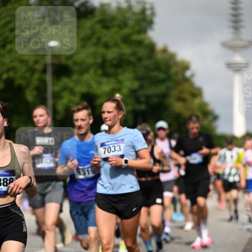 29.06.2025 - hella hamburg halbmarathon Dr. Thomas Lammeyer http://msf.ph/oto/8516721 29.06.2025 10:03:32 Kennedybrücke 1319, 1595, 1642, 1834, 1914, 1955, 2282, 2364, 2391, 2432, 2630, 2910, 3279, 3668, 3836, 4120, 4426, 4837, 5015, 5134, 5277, 5299, 5420, 5457, 5458, 5465, 6587, 7033, 7037, 7547, 7833, 8285, 8330, 8509, 8542, 8652, 8929, 9142, 9488, 9903, 9907, 9922, 9984, 10020, 10518, 10519, 11039 meine-sportfotos.de