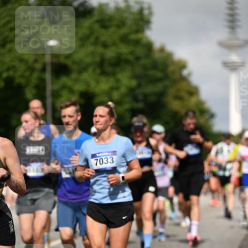 29.06.2025 - hella hamburg halbmarathon Dr. Thomas Lammeyer http://msf.ph/oto/8516726 29.06.2025 10:03:32 Kennedybrücke 1319, 1595, 1642, 1834, 1914, 1955, 2282, 2364, 2391, 2432, 2630, 2910, 3279, 3668, 3836, 4120, 4426, 4837, 5015, 5134, 5277, 5299, 5420, 5457, 5458, 5465, 6587, 7033, 7037, 7547, 7833, 8285, 8330, 8509, 8542, 8652, 8929, 9142, 9488, 9903, 9907, 9922, 9984, 10020, 10518, 10519, 11039 meine-sportfotos.de