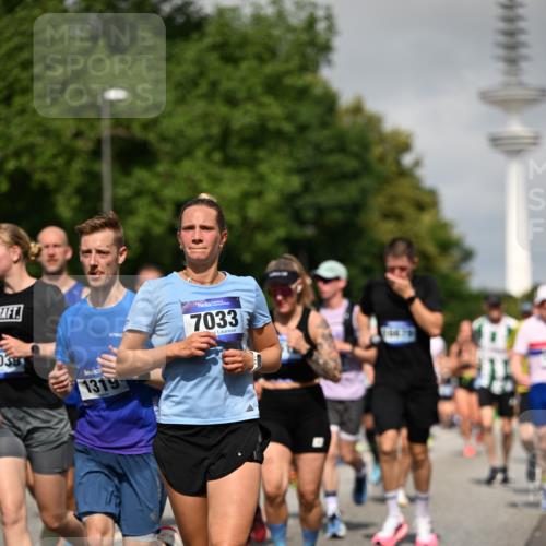 29.06.2025 - hella hamburg halbmarathon Dr. Thomas Lammeyer http://msf.ph/oto/8516736 29.06.2025 10:03:32 Kennedybrücke 1319, 1595, 1642, 1834, 1914, 1955, 2282, 2364, 2391, 2432, 2630, 2910, 3279, 3668, 3836, 4120, 4426, 4837, 5015, 5134, 5277, 5299, 5420, 5457, 5458, 5465, 6587, 7033, 7037, 7547, 7833, 8285, 8330, 8509, 8542, 8652, 8929, 9142, 9488, 9903, 9907, 9922, 9984, 10020, 10518, 10519, 11039 meine-sportfotos.de