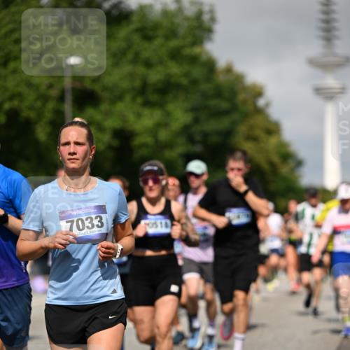 29.06.2025 - hella hamburg halbmarathon Dr. Thomas Lammeyer http://msf.ph/oto/8516753 29.06.2025 10:03:33 Kennedybrücke 1319, 1595, 1642, 1834, 1914, 1955, 2282, 2364, 2391, 2432, 2630, 2910, 3279, 3668, 3836, 4120, 4426, 4837, 5015, 5134, 5277, 5299, 5420, 5457, 5458, 5465, 6587, 7033, 7037, 7547, 7833, 8285, 8330, 8509, 8542, 8652, 8929, 9142, 9488, 9903, 9907, 9984, 10020, 10518, 10519, 11039 meine-sportfotos.de