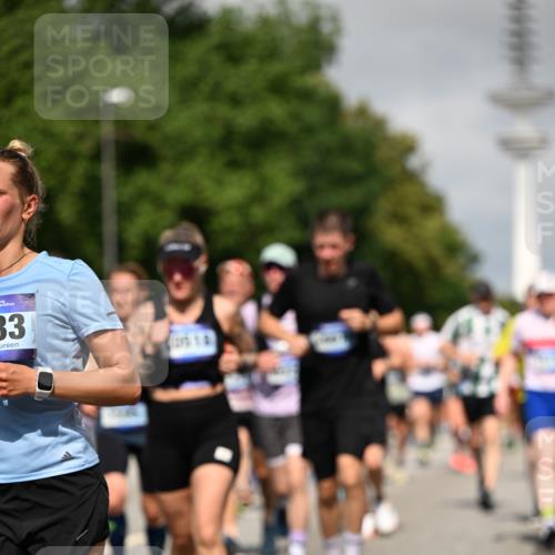 29.06.2025 - hella hamburg halbmarathon Dr. Thomas Lammeyer http://msf.ph/oto/8516776 29.06.2025 10:03:33 Kennedybrücke 1319, 1595, 1642, 1834, 1914, 1955, 2282, 2364, 2391, 2432, 2630, 2910, 3279, 3668, 3836, 4120, 4426, 4837, 5015, 5134, 5277, 5299, 5420, 5457, 5458, 5465, 6587, 7033, 7037, 7547, 7833, 8285, 8330, 8509, 8542, 8652, 8929, 9142, 9488, 9903, 9907, 9984, 10020, 10518, 10519, 11039 meine-sportfotos.de