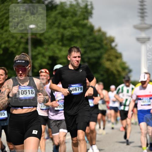 29.06.2025 - hella hamburg halbmarathon Dr. Thomas Lammeyer http://msf.ph/oto/8516791 29.06.2025 10:03:34 Kennedybrücke 1125, 1319, 1595, 1642, 1834, 1914, 1955, 2282, 2364, 2391, 2432, 2630, 2676, 2910, 3279, 3668, 3836, 4120, 4426, 4837, 5015, 5134, 5277, 5299, 5420, 5457, 5458, 5465, 6414, 6415, 6587, 7033, 7037, 7547, 7833, 8285, 8330, 8509, 8542, 8652, 8929, 9142, 9488, 9903, 9907, 9984, 10020, 10093, 10518, 10519, 11039 meine-sportfotos.de