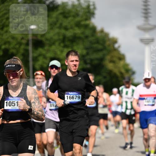 29.06.2025 - hella hamburg halbmarathon Dr. Thomas Lammeyer http://msf.ph/oto/8516795 29.06.2025 10:03:34 Kennedybrücke 1125, 1319, 1595, 1642, 1834, 1914, 1955, 2282, 2364, 2391, 2432, 2630, 2676, 2910, 3279, 3668, 3836, 4120, 4426, 4837, 5015, 5134, 5277, 5299, 5420, 5457, 5458, 5465, 6414, 6415, 6587, 7033, 7037, 7547, 7833, 8285, 8330, 8509, 8542, 8652, 8929, 9142, 9488, 9903, 9907, 9984, 10020, 10093, 10518, 10519, 11039 meine-sportfotos.de