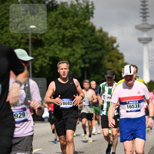29.06.2025 - hella hamburg halbmarathon Dr. Thomas Lammeyer http://msf.ph/oto/8516850 29.06.2025 10:03:35 Kennedybrücke 1125, 1319, 1595, 1642, 1834, 1914, 1955, 2282, 2364, 2391, 2432, 2676, 2910, 3279, 3668, 3836, 4120, 4426, 4837, 5015, 5134, 5277, 5299, 5420, 5457, 5458, 5465, 6414, 6415, 6587, 7033, 7037, 7547, 7833, 8285, 8330, 8509, 8542, 8652, 8929, 9142, 9488, 9903, 9907, 9984, 10020, 10093, 10518, 10519, 11039 meine-sportfotos.de