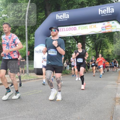 29.06.2025 - hella hamburg halbmarathon KatJ http://msf.ph/oto/8516861 29.06.2025 10:47:44 Zwischen KM18-KM19 1006, 1190, 1414, 1453, 2011, 2086, 2322, 2323 meine-sportfotos.de