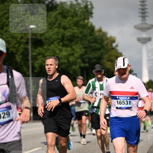 29.06.2025 - hella hamburg halbmarathon Dr. Thomas Lammeyer http://msf.ph/oto/8516871 29.06.2025 10:03:36 Kennedybrücke 1125, 1319, 1595, 1642, 1834, 1914, 1955, 2282, 2364, 2391, 2432, 2676, 2910, 3279, 3668, 3836, 4120, 4426, 4837, 5015, 5134, 5277, 5299, 5420, 5457, 5458, 5465, 6414, 6415, 6587, 7033, 7037, 7547, 7833, 8223, 8285, 8330, 8509, 8542, 8652, 8929, 9142, 9488, 9903, 9907, 9984, 10020, 10093, 10518, 10519, 11039 meine-sportfotos.de