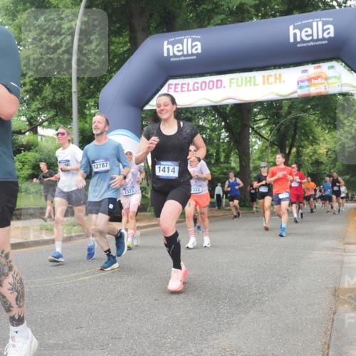 29.06.2025 - hella hamburg halbmarathon KatJ http://msf.ph/oto/8516885 29.06.2025 10:47:45 Zwischen KM18-KM19 1006, 1190, 1414, 1453, 2011, 2086, 2322, 2323, 8483 meine-sportfotos.de