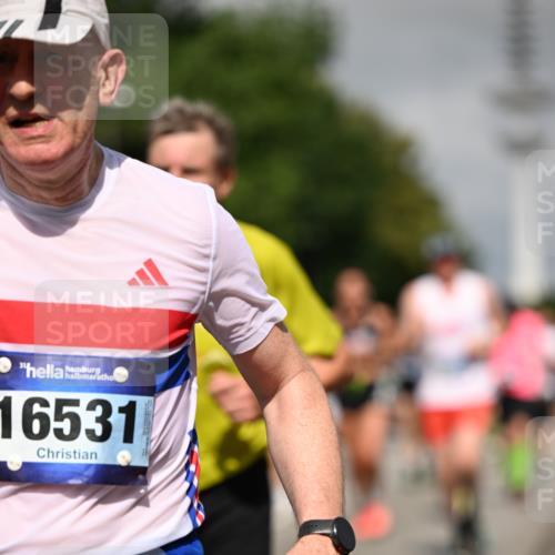 29.06.2025 - hella hamburg halbmarathon Dr. Thomas Lammeyer http://msf.ph/oto/8516939 29.06.2025 10:03:38 Kennedybrücke 1125, 1319, 1595, 1642, 1834, 1914, 1955, 2282, 2364, 2391, 2432, 2676, 2910, 3279, 3668, 3836, 4120, 4426, 4837, 5015, 5134, 5277, 5299, 5420, 6414, 6415, 6587, 7033, 7037, 7547, 8223, 8285, 8330, 8542, 8652, 8929, 9488, 9903, 9907, 9984, 10020, 10093, 10518, 10519, 11039 meine-sportfotos.de