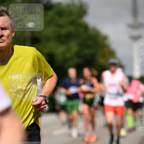 29.06.2025 - hella hamburg halbmarathon Dr. Thomas Lammeyer http://msf.ph/oto/8516949 29.06.2025 10:03:38 Kennedybrücke 1125, 1319, 1595, 1642, 1834, 1914, 1955, 2282, 2364, 2391, 2432, 2676, 2910, 3279, 3668, 3836, 4120, 4426, 4837, 5015, 5134, 5277, 5299, 5420, 6414, 6415, 6587, 7033, 7037, 7547, 8223, 8285, 8330, 8542, 8652, 8929, 9488, 9903, 9907, 9984, 10020, 10093, 10518, 10519, 11039 meine-sportfotos.de