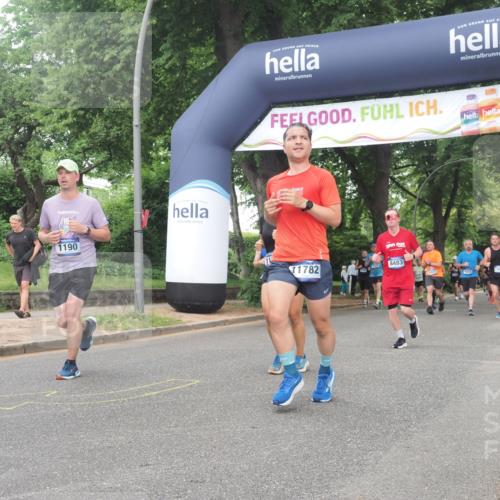 29.06.2025 - hella hamburg halbmarathon KatJ http://msf.ph/oto/8516952 29.06.2025 10:47:47 Zwischen KM18-KM19 1006, 1190, 1414, 2011, 2322, 2323, 8483 meine-sportfotos.de