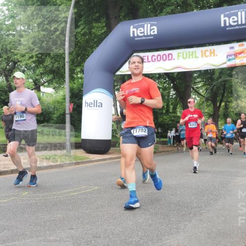 29.06.2025 - hella hamburg halbmarathon KatJ http://msf.ph/oto/8516959 29.06.2025 10:47:47 Zwischen KM18-KM19 1006, 1190, 1414, 2011, 2322, 2323, 8483 meine-sportfotos.de