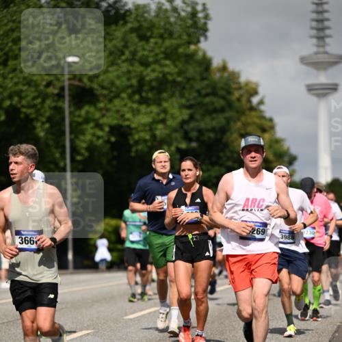 29.06.2025 - hella hamburg halbmarathon Dr. Thomas Lammeyer http://msf.ph/oto/8516961 29.06.2025 10:03:39 Kennedybrücke 1125, 1319, 1595, 1642, 1834, 1914, 1955, 2282, 2364, 2391, 2432, 2676, 2910, 3279, 3668, 3836, 4120, 4231, 4426, 4837, 5015, 5134, 5277, 5299, 5420, 6414, 6415, 6587, 7033, 7037, 7547, 8223, 8285, 8330, 8542, 8652, 8929, 9488, 9903, 9907, 9984, 10020, 10093, 10518, 10519, 11039 meine-sportfotos.de
