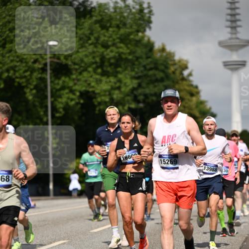 29.06.2025 - hella hamburg halbmarathon Dr. Thomas Lammeyer http://msf.ph/oto/8516972 29.06.2025 10:03:39 Kennedybrücke 1125, 1319, 1595, 1642, 1834, 1914, 1955, 2282, 2364, 2391, 2432, 2676, 2910, 3279, 3668, 3836, 4120, 4231, 4426, 4837, 5015, 5134, 5277, 5299, 5420, 6414, 6415, 6587, 7033, 7037, 7547, 8223, 8285, 8330, 8542, 8652, 8929, 9488, 9903, 9907, 9984, 10020, 10093, 10518, 10519, 11039 meine-sportfotos.de