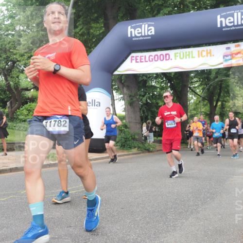 29.06.2025 - hella hamburg halbmarathon KatJ http://msf.ph/oto/8516989 29.06.2025 10:47:48 Zwischen KM18-KM19 1190, 1414, 2322, 2323, 8421, 8483 meine-sportfotos.de
