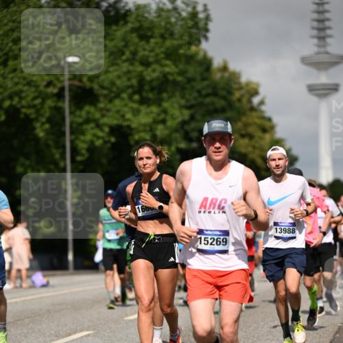 29.06.2025 - hella hamburg halbmarathon Dr. Thomas Lammeyer http://msf.ph/oto/8516992 29.06.2025 10:03:40 Kennedybrücke 1125, 1319, 1595, 1642, 1834, 1914, 1955, 2282, 2364, 2391, 2432, 2676, 2910, 3279, 3668, 3836, 4120, 4231, 4426, 4837, 5015, 5134, 5277, 5299, 5420, 6414, 6415, 6581, 6587, 7033, 7037, 7547, 7786, 8223, 8285, 8330, 8542, 8573, 8652, 8929, 9488, 9903, 9907, 9984, 10020, 10093, 10518, 10519, 11039 meine-sportfotos.de