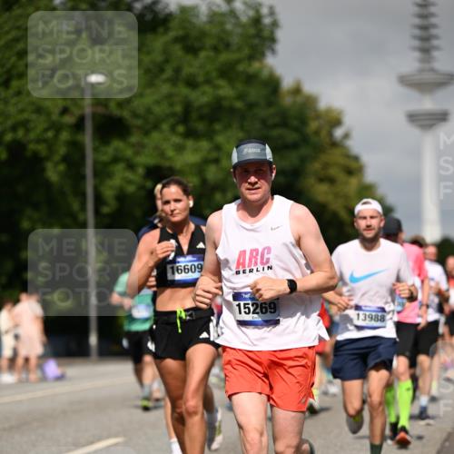 29.06.2025 - hella hamburg halbmarathon Dr. Thomas Lammeyer http://msf.ph/oto/8517003 29.06.2025 10:03:40 Kennedybrücke 1125, 1319, 1595, 1642, 1834, 1914, 1955, 2282, 2364, 2391, 2432, 2676, 2910, 3279, 3668, 3836, 4120, 4231, 4426, 4837, 5015, 5134, 5277, 5299, 5420, 6414, 6415, 6581, 6587, 7033, 7037, 7547, 7786, 8223, 8285, 8330, 8542, 8573, 8652, 8929, 9488, 9903, 9907, 9984, 10020, 10093, 10518, 10519, 11039 meine-sportfotos.de