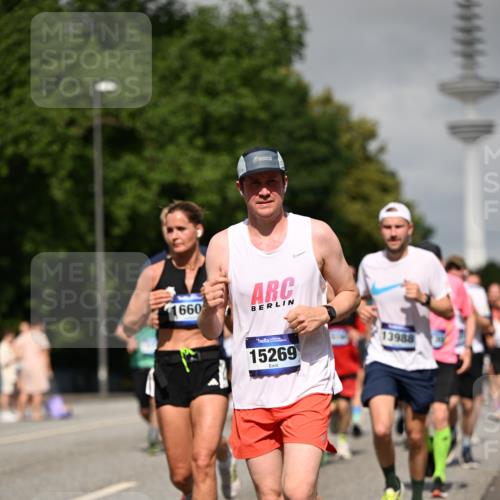 29.06.2025 - hella hamburg halbmarathon Dr. Thomas Lammeyer http://msf.ph/oto/8517008 29.06.2025 10:03:40 Kennedybrücke 1125, 1319, 1595, 1642, 1834, 1914, 1955, 2282, 2364, 2391, 2432, 2676, 2910, 3279, 3668, 3836, 4120, 4231, 4426, 4837, 5015, 5134, 5277, 5299, 5420, 6414, 6415, 6581, 6587, 7033, 7037, 7547, 7786, 8223, 8285, 8330, 8542, 8573, 8652, 8929, 9488, 9903, 9907, 9984, 10020, 10093, 10518, 10519, 11039 meine-sportfotos.de