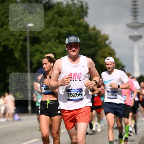 29.06.2025 - hella hamburg halbmarathon Dr. Thomas Lammeyer http://msf.ph/oto/8517013 29.06.2025 10:03:40 Kennedybrücke 1125, 1319, 1595, 1642, 1834, 1914, 1955, 2282, 2364, 2391, 2432, 2676, 2910, 3279, 3668, 3836, 4120, 4231, 4426, 4837, 5015, 5134, 5277, 5299, 5420, 6414, 6415, 6581, 6587, 7033, 7037, 7547, 7786, 8223, 8285, 8330, 8542, 8573, 8652, 8929, 9488, 9903, 9907, 9984, 10020, 10093, 10518, 10519, 11039 meine-sportfotos.de