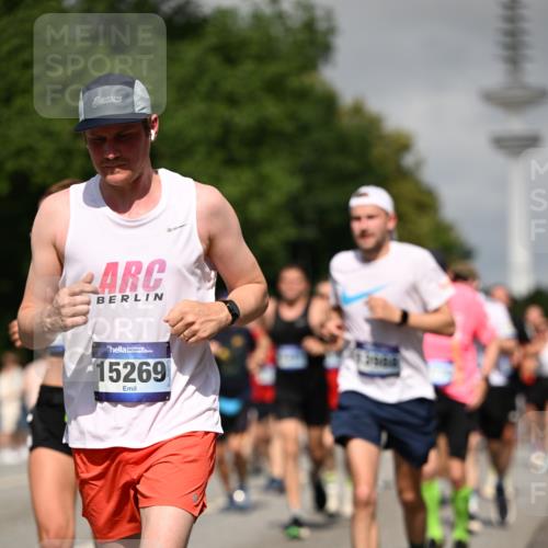 29.06.2025 - hella hamburg halbmarathon Dr. Thomas Lammeyer http://msf.ph/oto/8517037 29.06.2025 10:03:41 Kennedybrücke 1125, 1319, 1595, 1642, 1834, 1914, 1955, 2282, 2364, 2391, 2432, 2676, 2910, 3279, 3668, 3836, 4231, 4426, 4837, 5015, 5134, 5277, 5299, 5420, 6414, 6415, 6581, 6587, 7033, 7037, 7547, 7786, 8223, 8285, 8330, 8394, 8542, 8573, 8929, 9488, 9903, 9907, 9984, 10020, 10031, 10093, 10518, 10519, 11039 meine-sportfotos.de