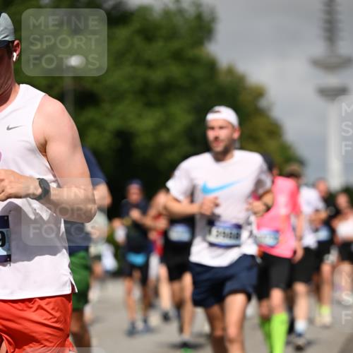 29.06.2025 - hella hamburg halbmarathon Dr. Thomas Lammeyer http://msf.ph/oto/8517064 29.06.2025 10:03:41 Kennedybrücke 1125, 1319, 1595, 1642, 1834, 1914, 1955, 2282, 2364, 2391, 2432, 2676, 2910, 3279, 3668, 3836, 4231, 4426, 4837, 5015, 5134, 5277, 5299, 5420, 6414, 6415, 6581, 6587, 7033, 7037, 7547, 7786, 8223, 8285, 8330, 8394, 8542, 8573, 8929, 9488, 9903, 9907, 9984, 10020, 10031, 10093, 10518, 10519, 11039 meine-sportfotos.de
